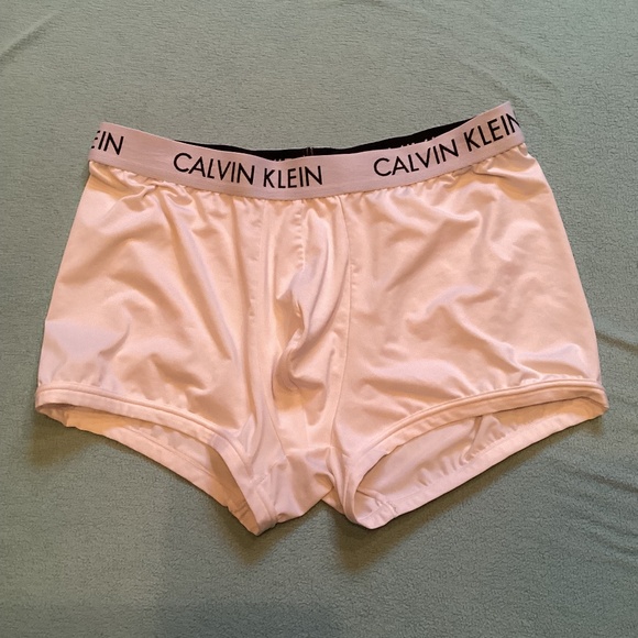 Calvin Klein, white , thin boxers, tag cut out but is medium. - Picture 4 of 5